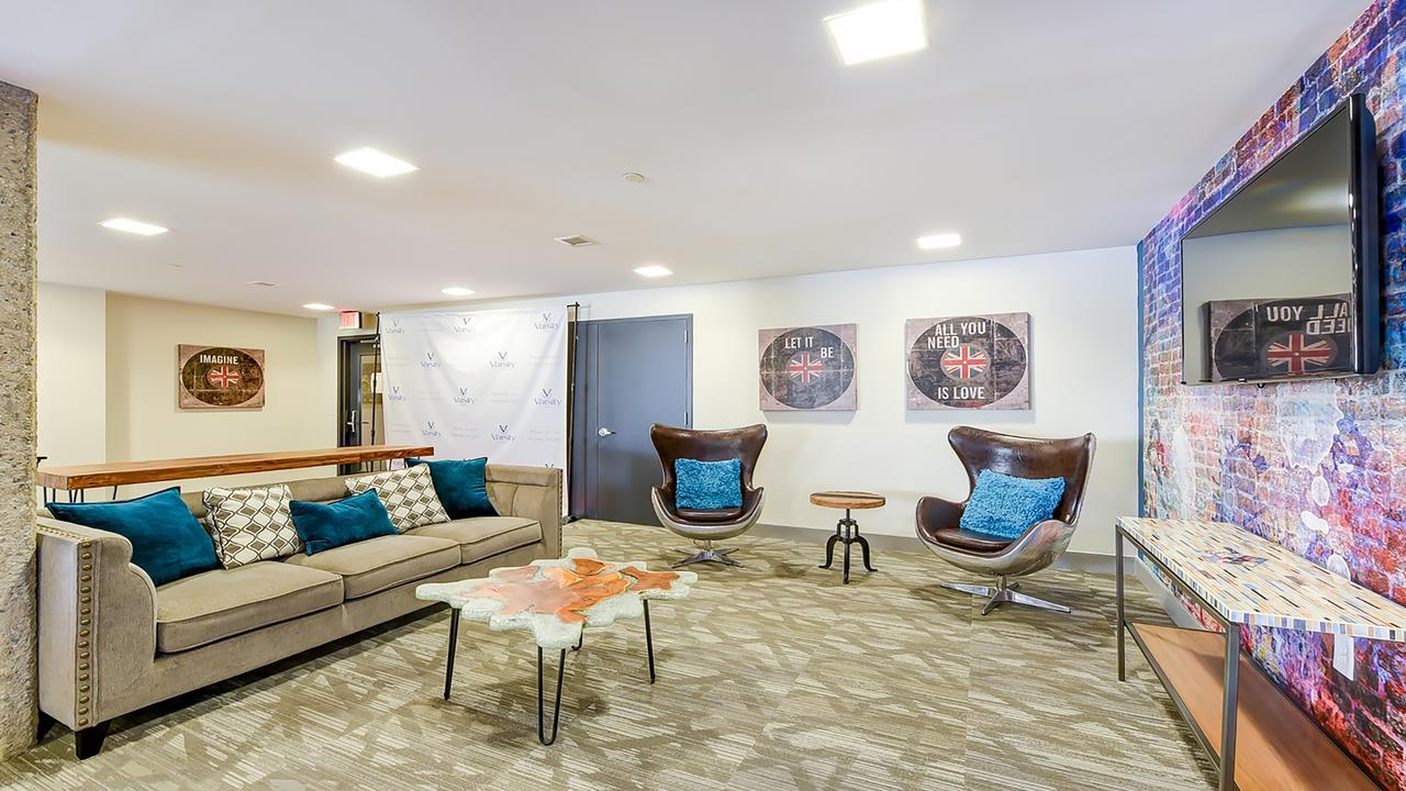 Stay Alfred At Varsity On K Washington Extérieur photo